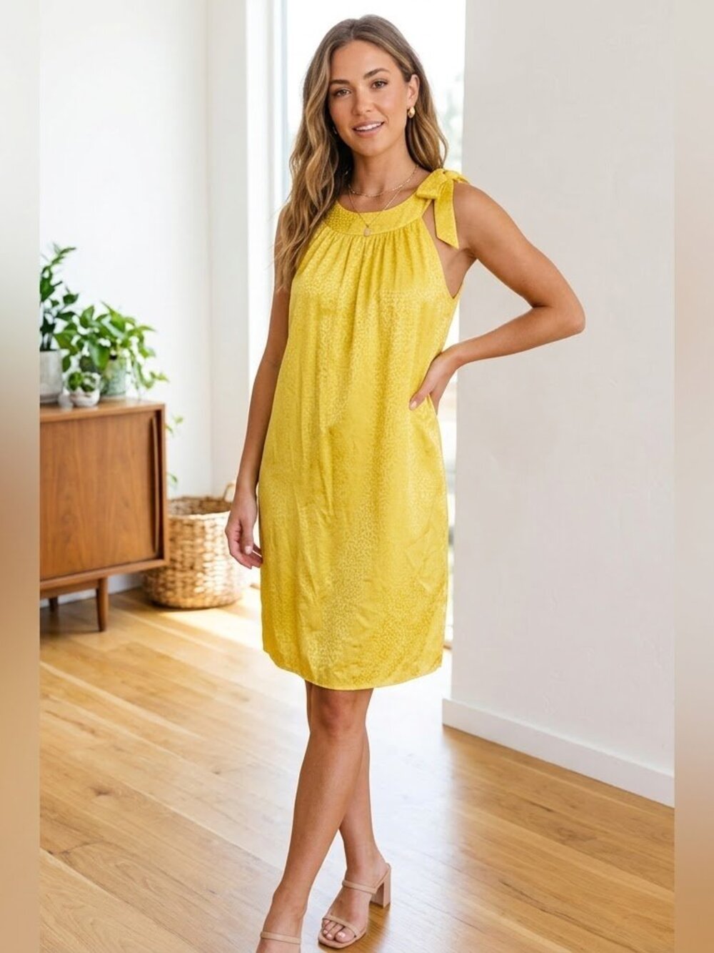 Cynthia Vincent Elegant silk Yellow Dress size Large